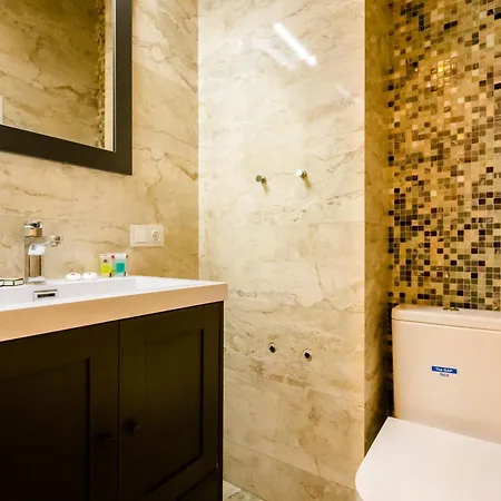Luxury Apartment For Families Or Group Of Visitors In City Center I Tbilisi Exterior photo